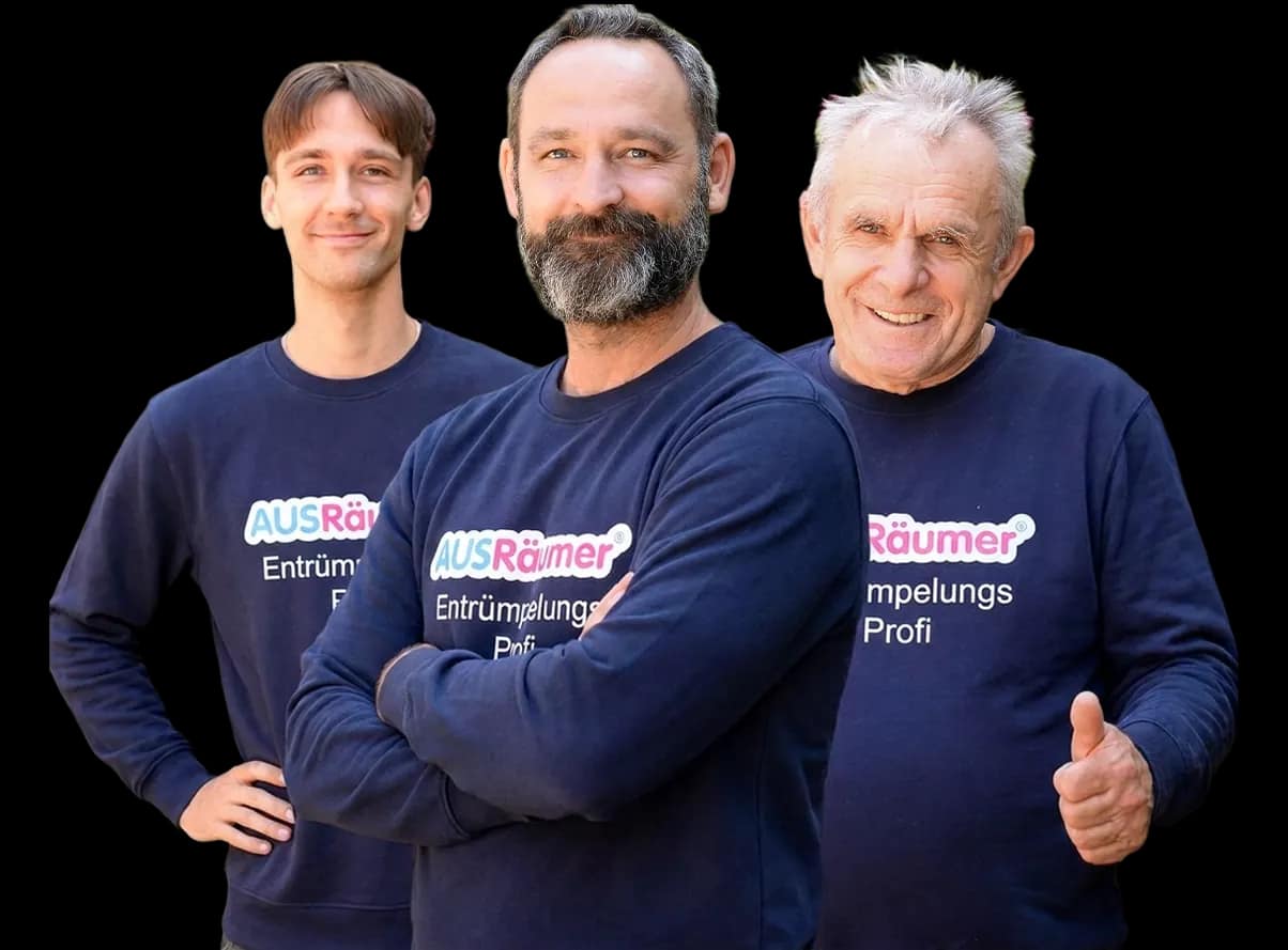Das AUSRäumer-Team in Wien: drei Entrümpelungs-Profis vor dem Firmenfahrzeug